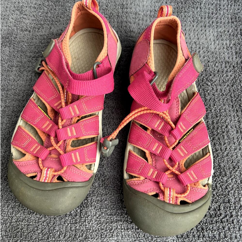Keen Newport H2 Pink Sandals, Youth size 4